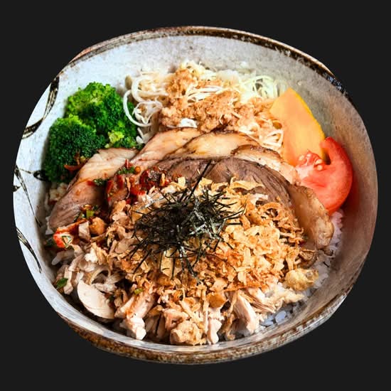 Beef & Chicken Harmony Bowl 辛香牛雞拌飯 🌶️